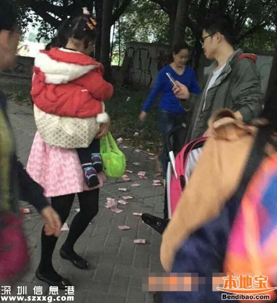 深圳(www.huhuzc.cn)公交站男子撒萬(wàn)元現(xiàn)金離開 路人拾錢后交警察