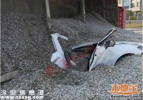 貨車(chē)側(cè)翻吞沒(méi)小車(chē) 一對(duì)情侶慘被掩埋身亡(圖文)