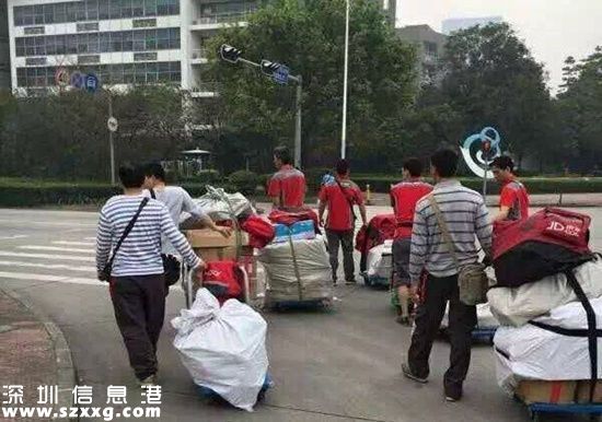 <a href=http://www.huhuzc.cn/shenzhen/ target=_blank class=infotextkey>深圳</a>交警：快遞大企業(yè)現(xiàn)在運(yùn)轉(zhuǎn)很正常