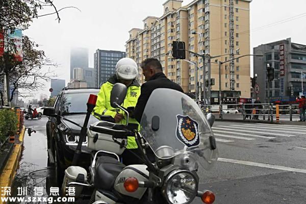 上海警用摩托車裝行車記錄儀 實(shí)時取證還能回放