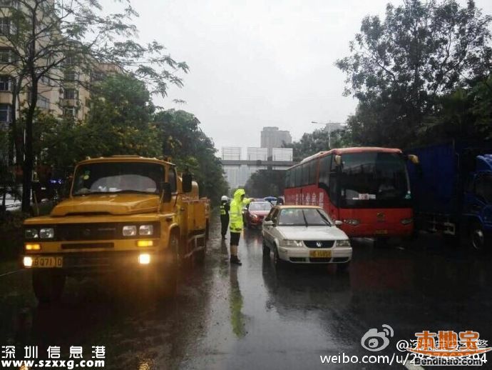 深圳暴雨為何不發(fā)布紅暴？上不上學(xué)家長(zhǎng)很糾結(jié)