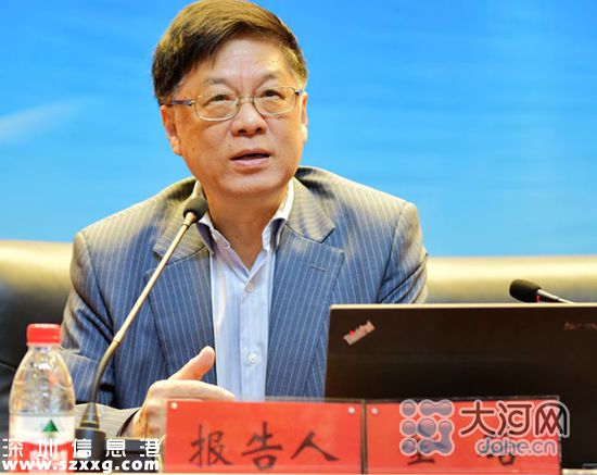 中國社會科學院學部委員、中國區(qū)域經濟研究會會長金碚。