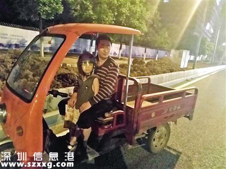 民警讓三輪車靠邊停下 沙區(qū)警方供圖