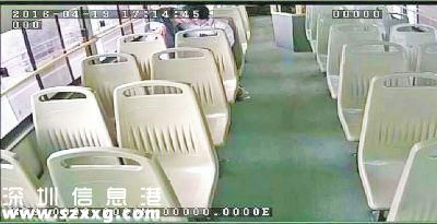 男女公交車上調(diào)情被罵 瘋狂激吻半小時引乘客不滿（組圖）