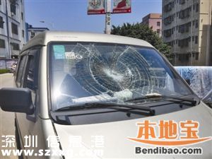 龍崗男子連砸13輛車5臺(tái)ATM機(jī) 沒人敢攔