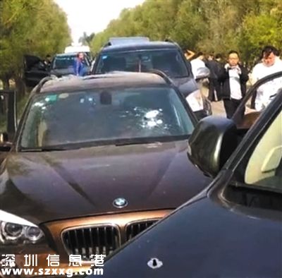 涉案寶馬車上還留有清晰的彈孔。