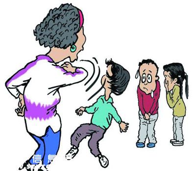 教育兒子被認(rèn)虐童　招來(lái)警察趕到現(xiàn)場(chǎng)帶回派出所接受調(diào)查