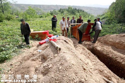問(wèn)及孩子的下葬問(wèn)題，母親田雪娟告訴記者：“我們也希望孩子可以早點(diǎn)入土為安，我怎么能就怎么讓孩子安葬，而且我兒子才15歲，我不想要他一個(gè)人在下面孤零零的，所以按照這邊的風(fēng)俗習(xí)慣，希望可以給孩子配個(gè)陰婚。讓事情一次性搞定，不然我怕我以后老惦記，心不安啊！也是給自己涂個(gè)心理安慰。”