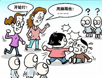 教育兒子被認(rèn)虐童　招來(lái)警察趕到現(xiàn)場(chǎng)帶回派出所接受調(diào)查