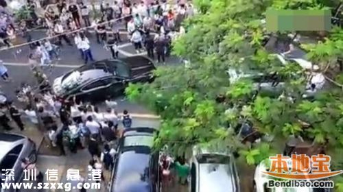 廈門(mén)路虎猛撞捷豹 旁邊觀眾竟都拍手叫好(視頻)
