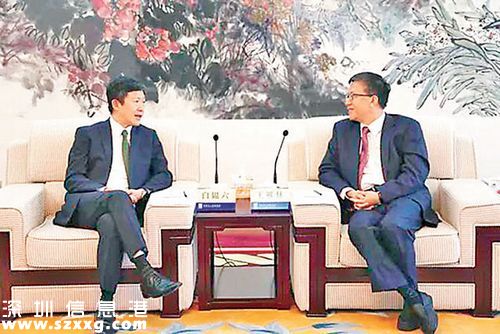 白韞六（左）與王雁林相談甚歡。來源