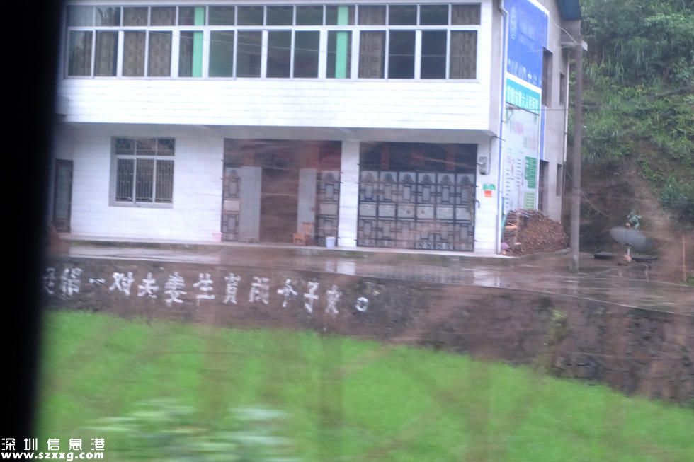 二胎手寫(xiě)標(biāo)語(yǔ)走紅 神句告訴你婚檢孕檢好處多