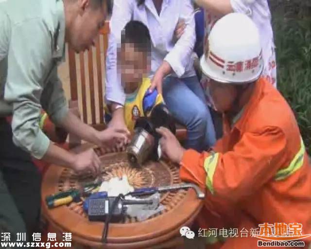 <a href=http://www.huhuzc.cn/shenzhen/ target=_blank class=infotextkey>深圳</a>2歲男童學爸爸用榨汁機 手指被絞