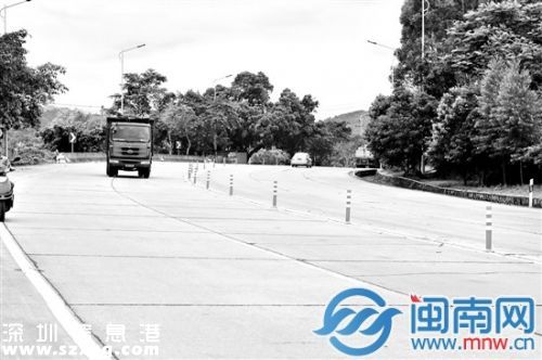 事故地點位于一個轉(zhuǎn)彎路段