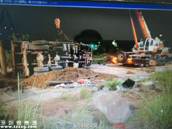 深圳泥頭車與電動(dòng)車相撞側(cè)翻 一對男女被泥土掩埋