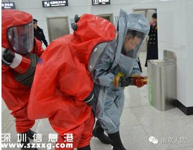 深圳地鐵2號(hào)線一精神異?；颊?引發(fā)乘客慌亂受傷