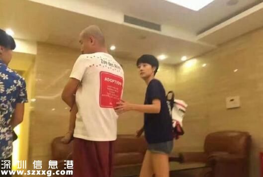 文章光頭抱女兒 網(wǎng)友：文章比寶寶幸福得多！