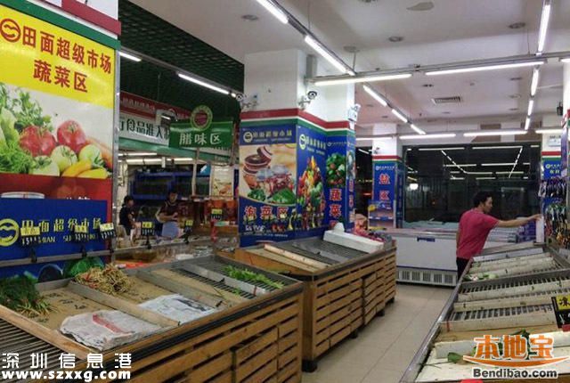 臺(tái)風(fēng)前夜深圳市民囤貨 超市被搶購(gòu)一空