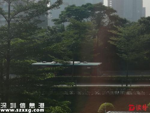 <a href=http://www.huhuzc.cn/shenzhen/ target=_blank class=infotextkey>深圳</a>公交車冒煙要自燃？是剎車片摩擦產生的煙霧