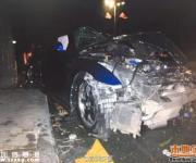 深圳百萬跑車撞成廢鐵 司機(jī)回家睡覺