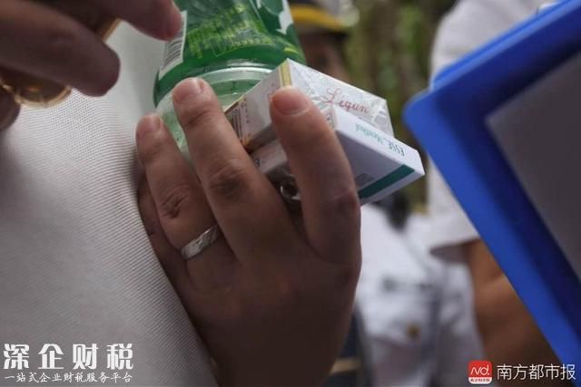 深圳寫字樓里的陽臺和個人辦公室都得禁煙！