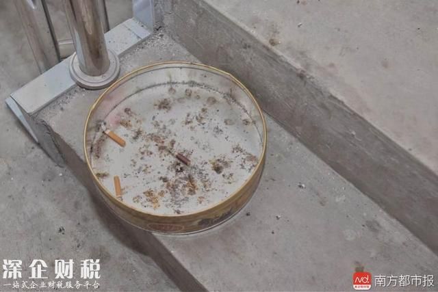 深圳寫字樓里的陽臺和個人辦公室都得禁煙！