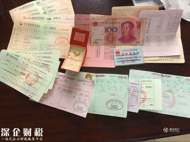 她怕家中被盜攜巨款旅游 結(jié)果落公交上慶幸被司機(jī)撿到終找回
