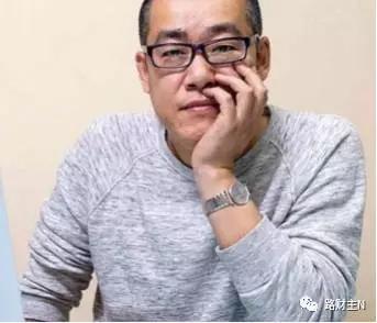 作為一個(gè)存心的詐騙人，李笑來的貪心絕不僅僅這一點(diǎn)。